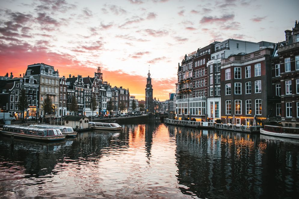 max-van-den-oetelaar--e4vLFZV9QM-unsplash.jpg