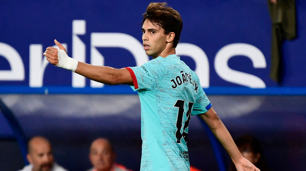 joao-felix-en-su-debut-con-el-fc-barcelona-ante-el-osasuna.jpg
