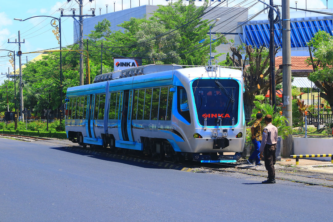 Prototype Trem Baterai yang dikembangkan oleh PT INKA di Madiun