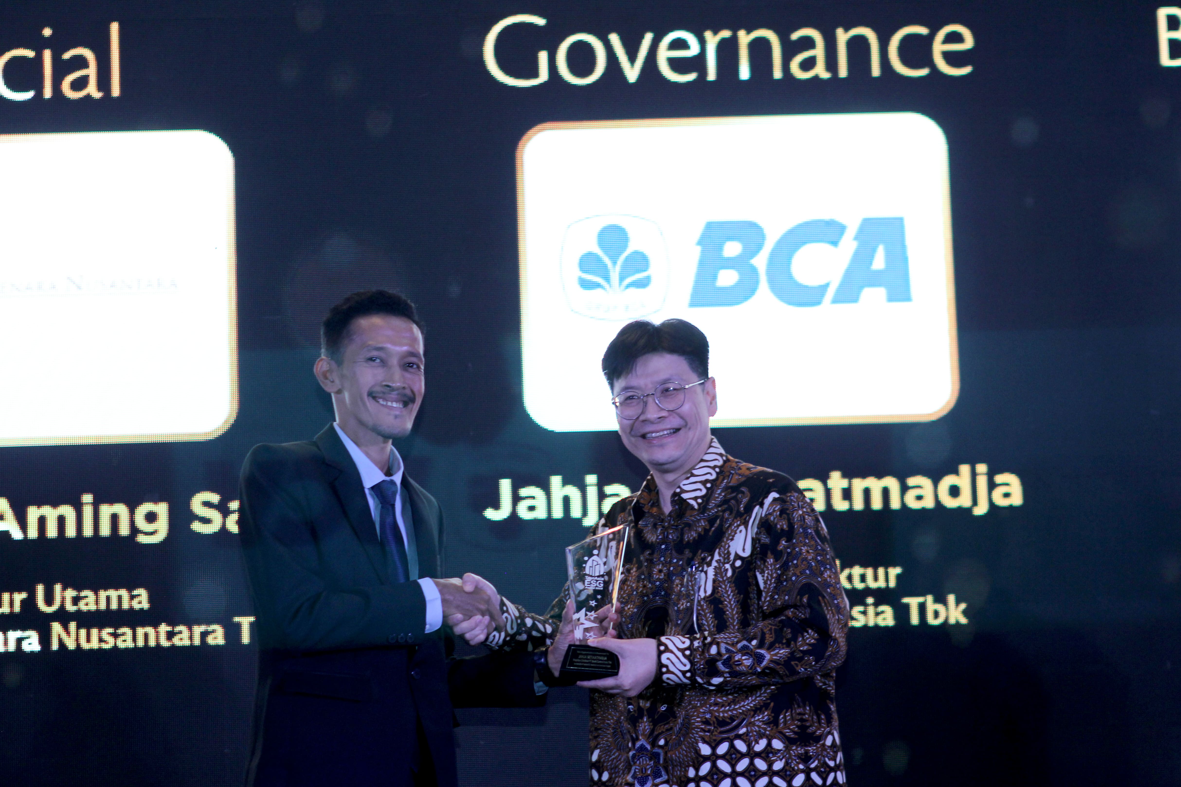 Presiden Direktur BCA Jahja Setiaatmadja terpilih sebagai The Best CEO for Governance di TrenAsia ESG Award 2023.