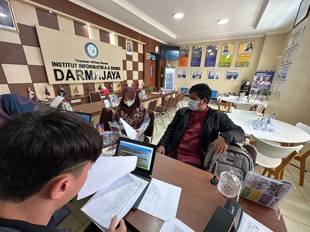 Jalur kuliah Rekognisi Pembelajaran Lampau (RPL) Institut Informatika dan Bisnis (IIB) Darmajaya diminati masyarakat dari berbagai kalangan profesi. 