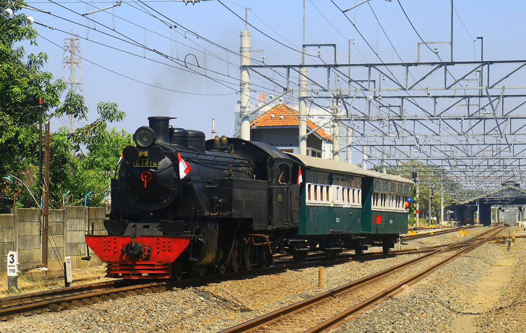 KA Wisata Jaladara di Stasiun Purwosari