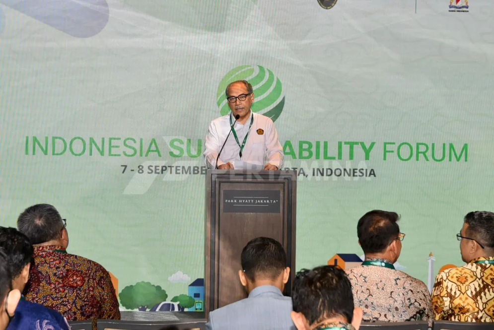 Direktur Jenderal Minyak dan Gas Bumi Kementerian ESDM Tutuka Ariadji memberikan opening remarks saat acara Indonesia Sustainability Forum yang diselenggarakan di Hotel Park Hyatt, Jakarta, Kamis (07/09/2023)