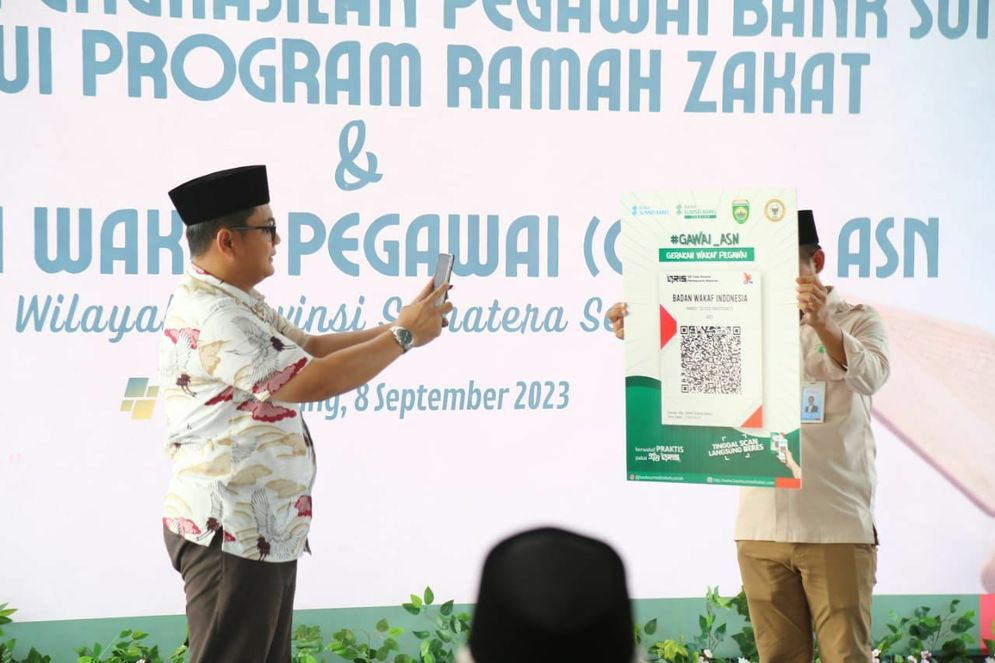 Gubernur Sumsel Apresiasi BSB Salurkan Zakat Penghasilan Pegawai