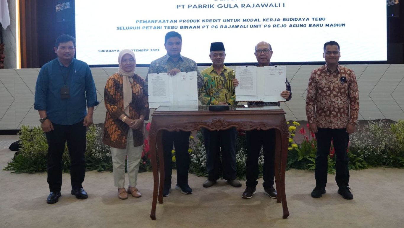 Penandatanganan kerjasama Bank Jatim debgab PG Rajawali I. 