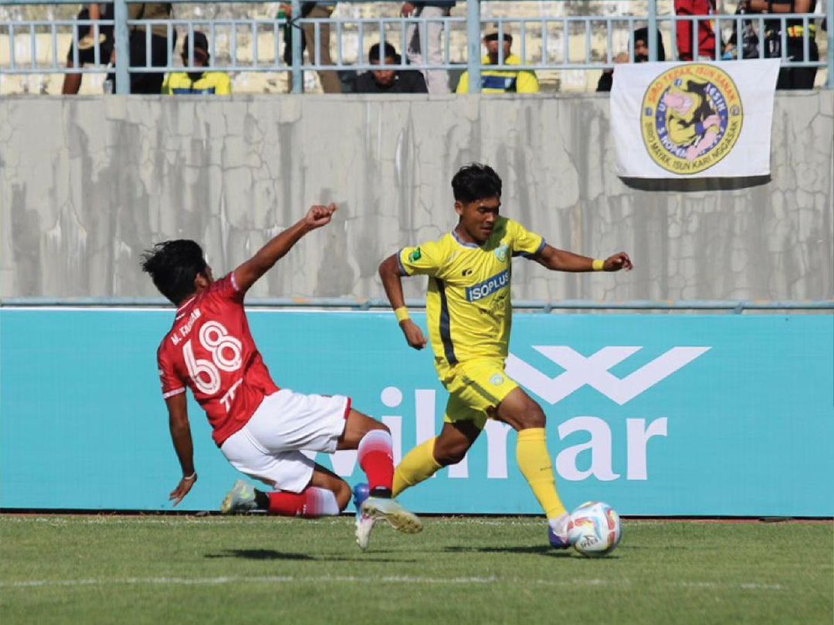 Pertandingan Gresik United saat mengalahkan Persekat Tegal