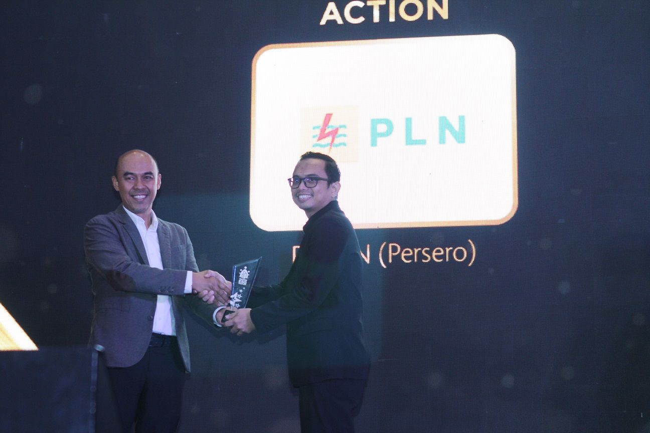 PT PLN (Persero) menerima penghargaan TrenAsia ESG Award 2023 di acara Awarding Night TrenAsia ESG Awardi di Hotel Raffles Jakarta, Rabu, 30 Agustus 2023. 