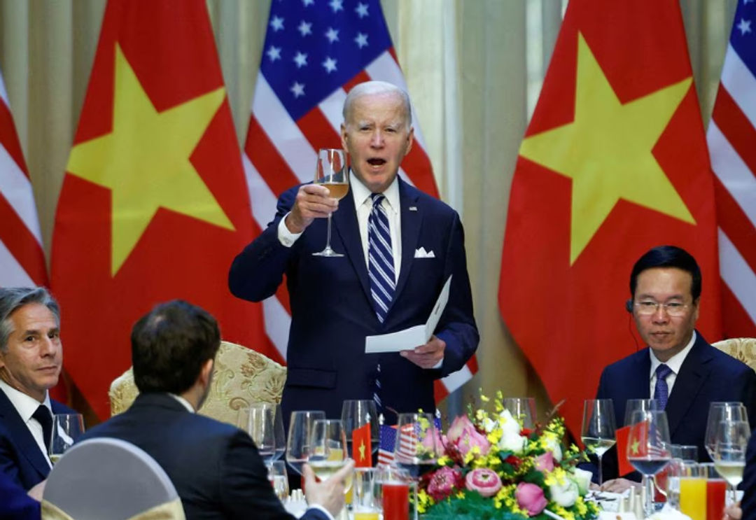 Presiden AS Joe Biden dan  Presiden Vietnam Vo Van Thuong di Hanoi