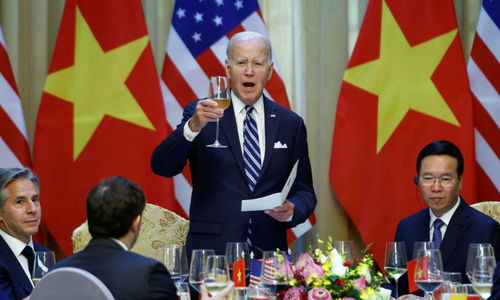 Presiden AS Joe Biden dan  Presiden Vietnam Vo Van Thuong di Hanoi