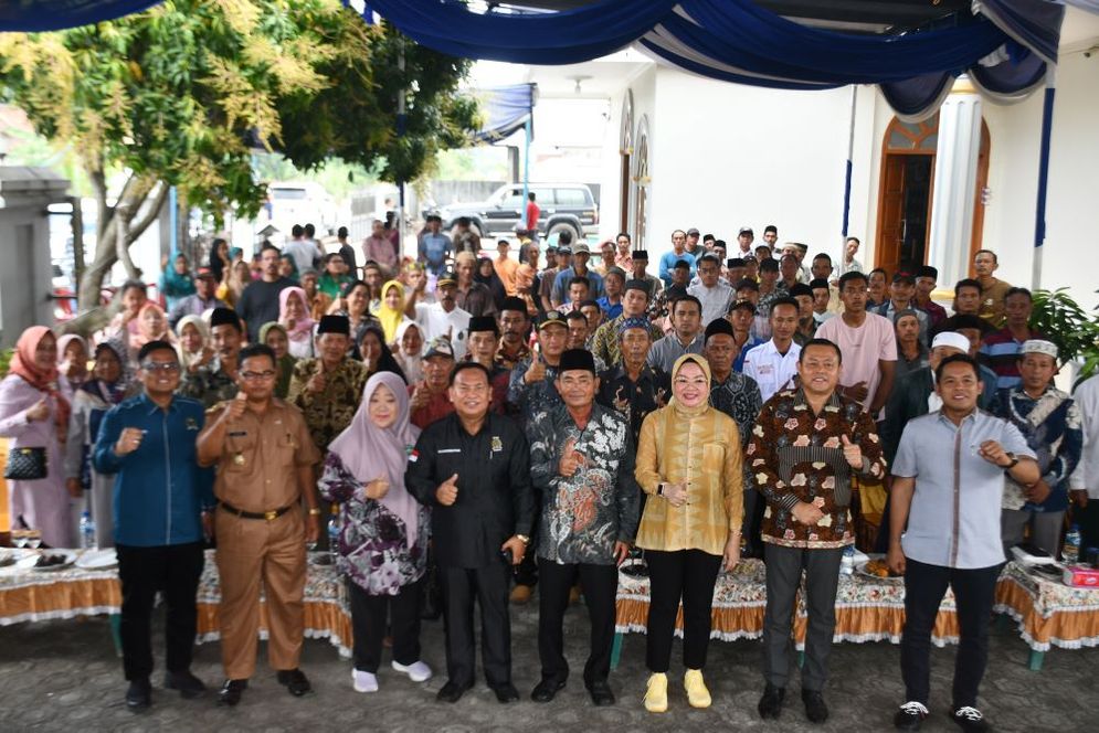 Anggota DPRD Provinsi Sumatera Selatan dapil IV yang terdiri dari  H Syarnubi, selaku Koordinator didampingi, Dra Hj Nilawati, Lindawati Syaropi, SH, MM, Efrans Effendi, SH, Azmi Shofix, SR, S.Ip dan Syahruddin, ST, MM, saat reses ke Kabupaten OKU Timur/istimewa