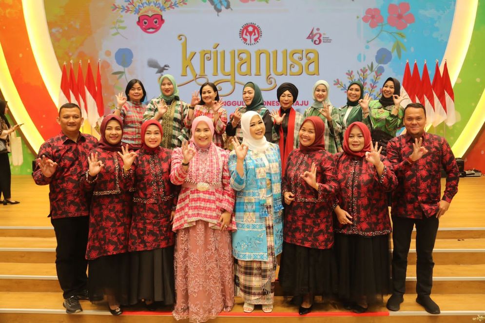 Kain Tajung Pukau Penonton Fashion Show Kriyanusa 2023