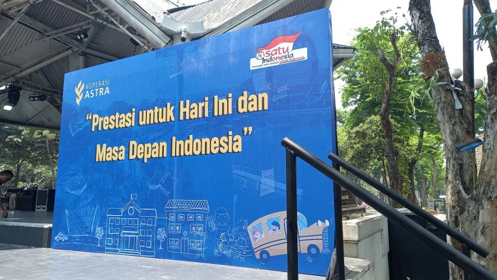 PT Astra International Tbk (ASII) menyalurkan beasiswa senilai Rp5,8 miliar kepada 3.278 anak anggota koperasi perseroan yang sedang mengenyam pendidikan di berbagai jenjang.