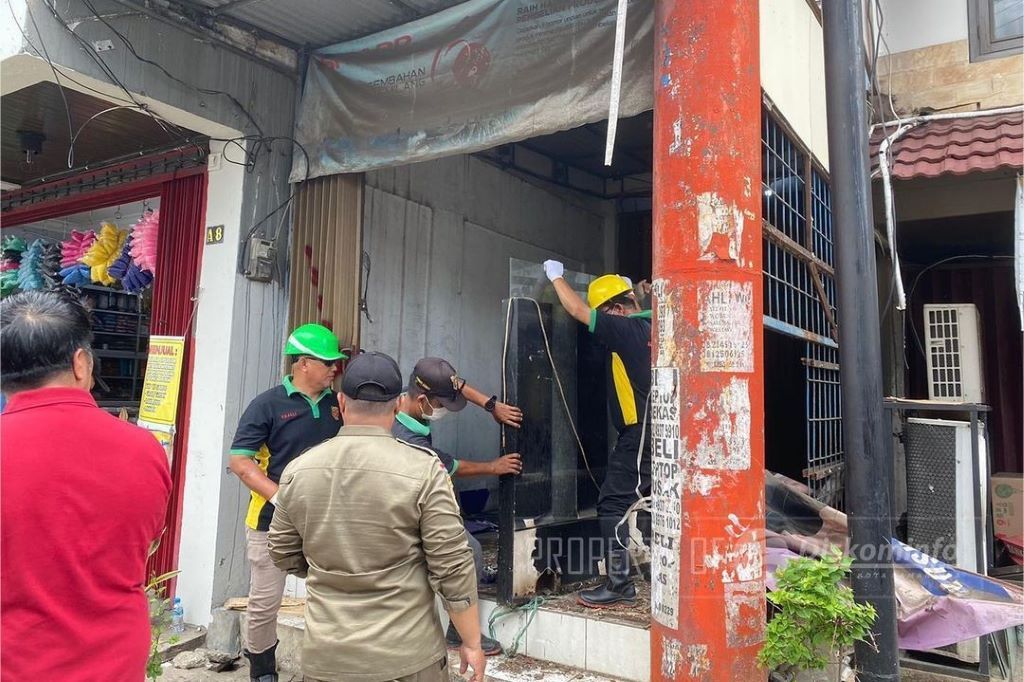 Bongkar Ruko di Jalan Panglima Batur, Pemkot Samarinda Diapresiasi Warganet . (Foto: Diskominfo Samarinda)