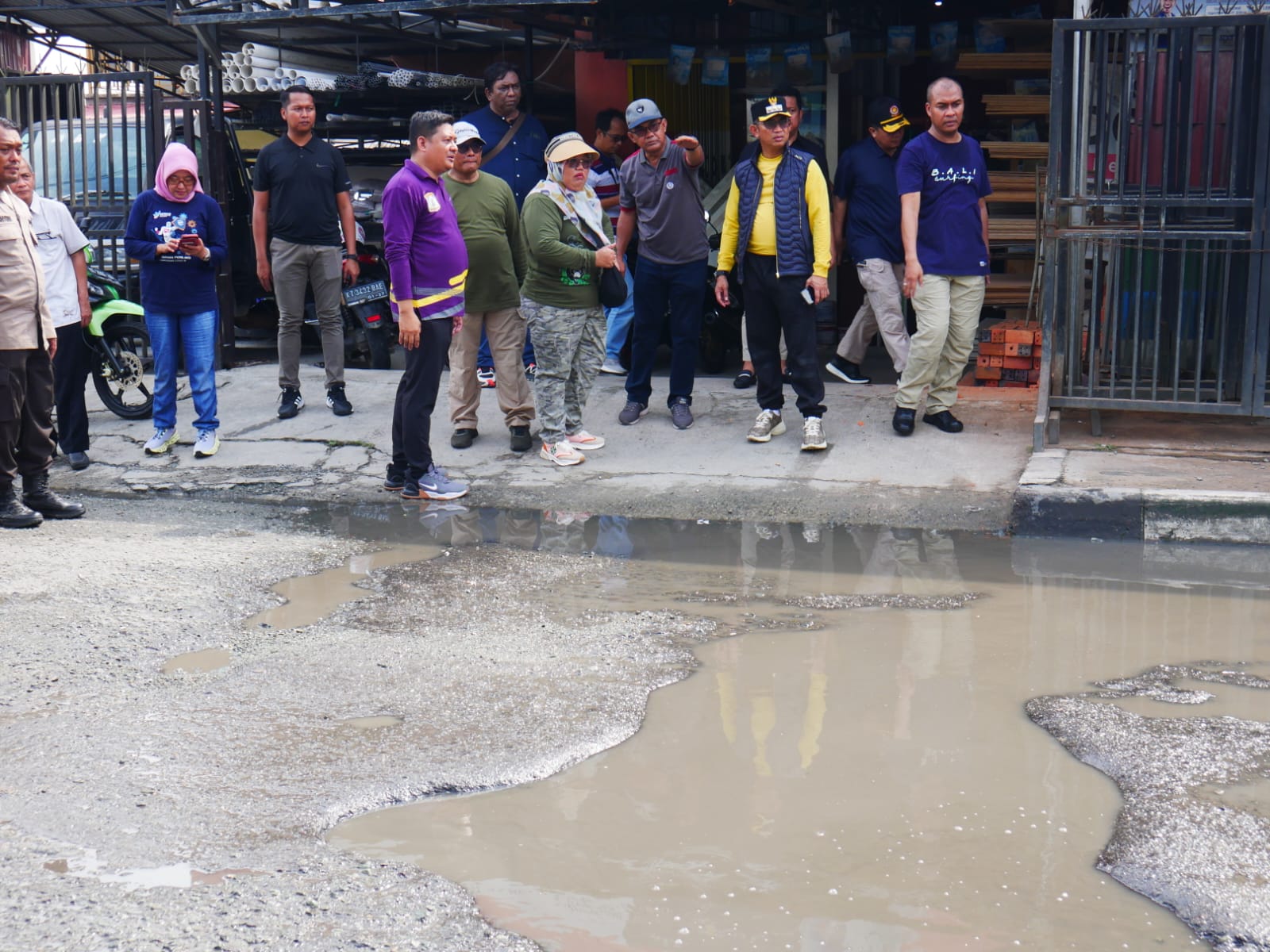 Pantau Jalan Rusak AW Syahrani, Pemkot Balikpapan Pastikan Segera Diperbaiki