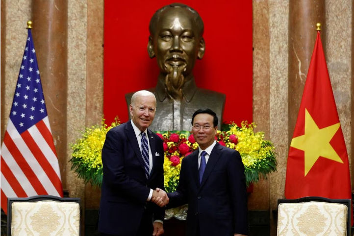 Presiden AS Joe Biden Bertemu dengan Presiden Vietnam Vo Van Thuong di Istana Kepresidenan di Hanoi