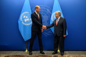 Pangeran William Berjabat Tangan dengan Sekretaris Jenderal PBB Antonio Guterres