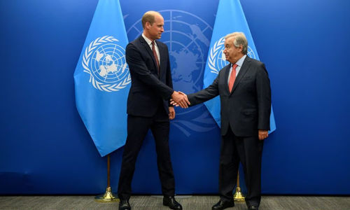 Pangeran William Berjabat Tangan dengan Sekretaris Jenderal PBB Antonio Guterres