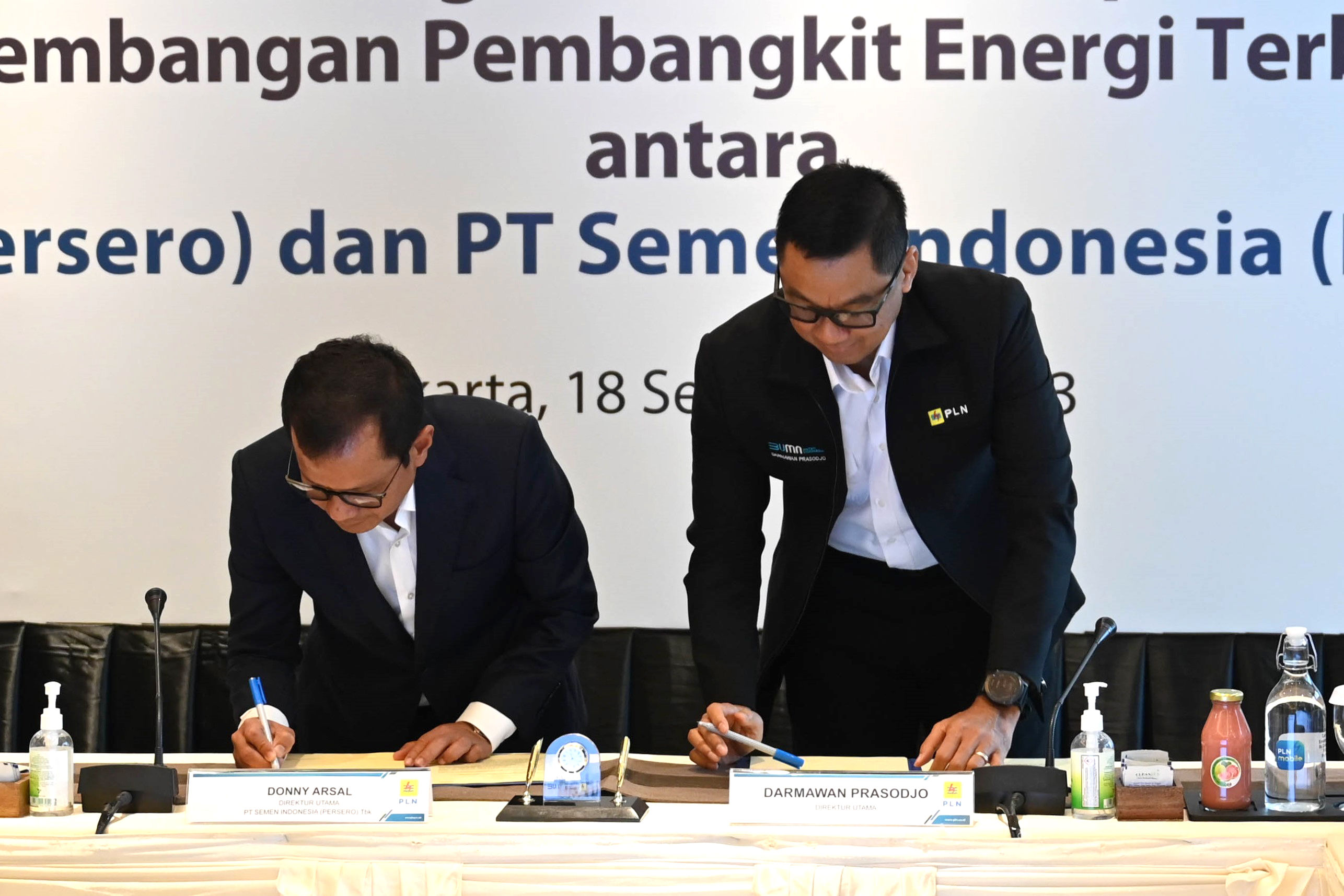 Penandatanganan MoU antara PLN dan SIG