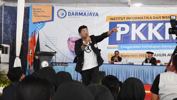 Keseruan PKKMB IIB Darmajaya, Ada Andhika Kangen Band dan Umrah Gratis dari Walikota