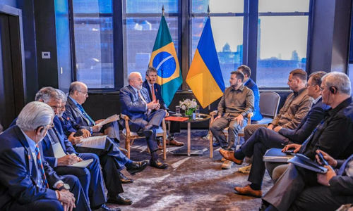 Presiden Brasil Luiz Inacio Lula da Silva dan Presiden Ukraina Volodymyr Zelenskiy