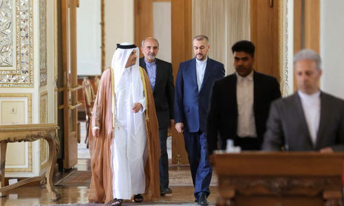 Menteri Luar Negeri Iran Hossein Amir-Abdollajian dan Wakil Perdana Menteri Qatar dan Menteri Luar Negeri Sheikh Mohammed bin Abdulrahman Al Thani