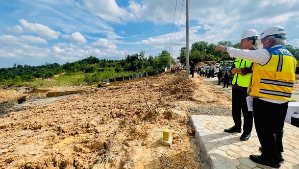 Kunjungan ke IKN, Jokowi Groundbreaking Proyek Investasi Swasta