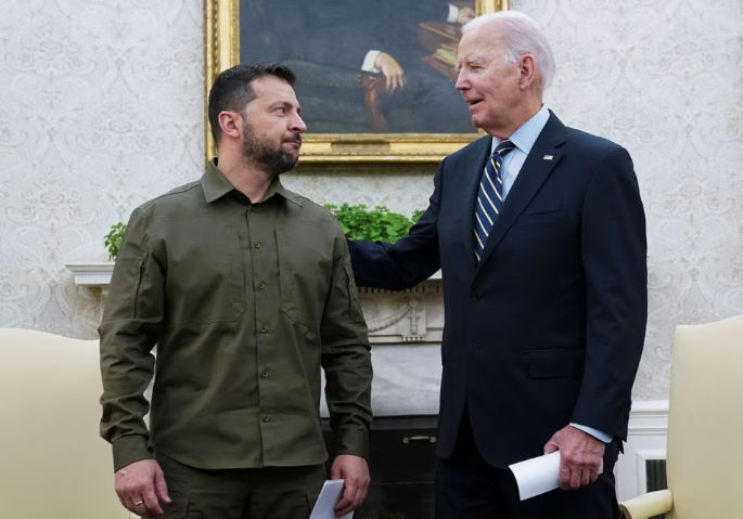 Presiden AS Joe Biden dan Presiden Ukraina Volodymyr Zelenskiy