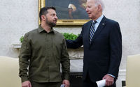 Presiden AS Joe Biden dan Presiden Ukraina Volodymyr Zelenskiy