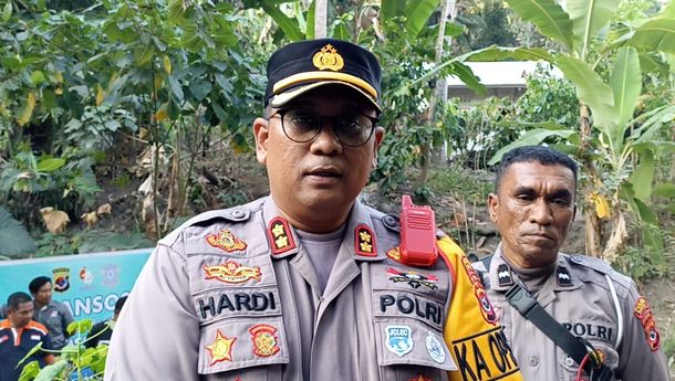 Warga Desa Burabekor Kesulitan Air, Polres Sikka Beri Bantuan 16.500 Liter Air Bersih