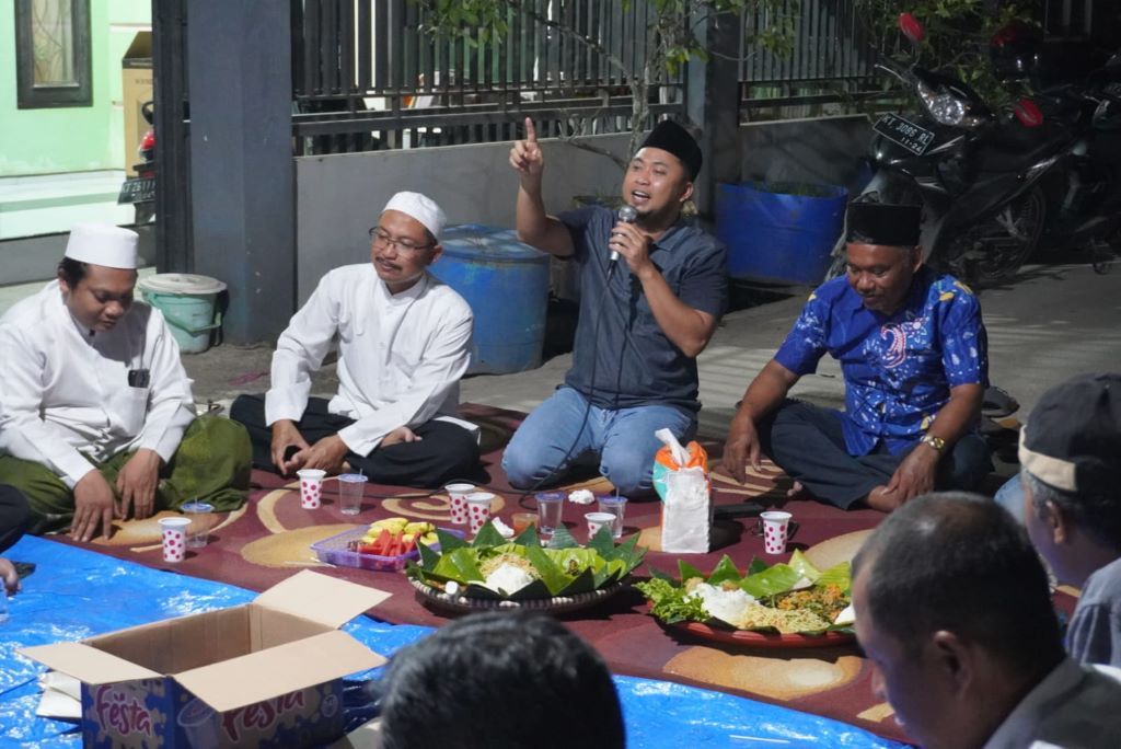 Ramadhani Semenisasi Gang Mushollah, Warga Gelar Syukuran di Jalan