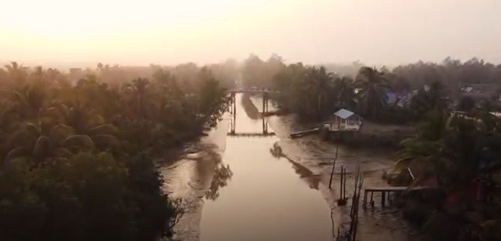 Suasana pagi di Desa Saleh Mulya, kawasan perairan Banyuasian, Sumsel