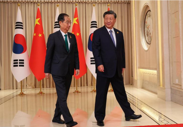 Perdana Menteri Korea Selatan Han Duck-soo, dengan Presiden China Xi Jinping