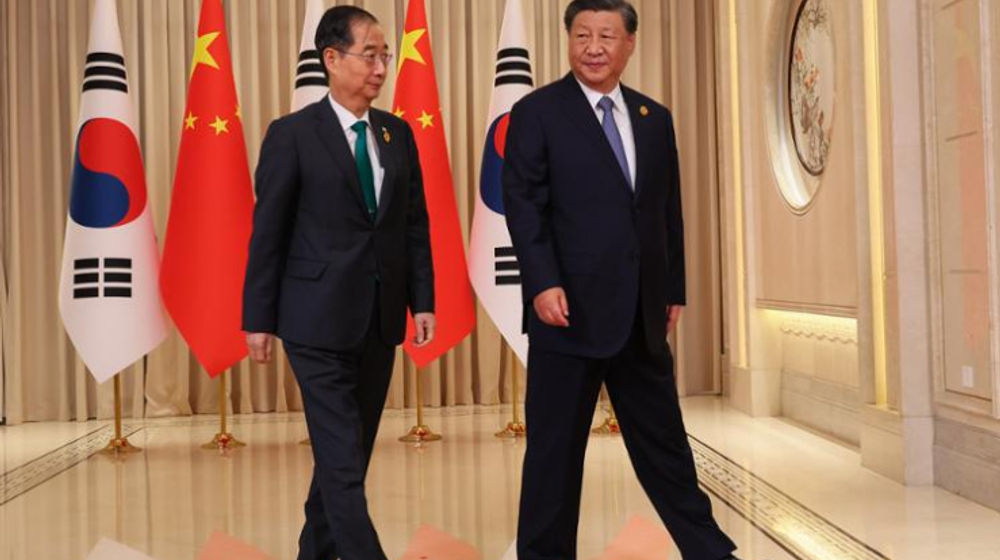 Perdana Menteri Korea Selatan Han Duck-soo, dengan Presiden China Xi Jinping