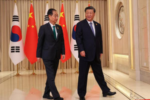 Perdana Menteri Korea Selatan Han Duck-soo, dengan Presiden China Xi Jinping