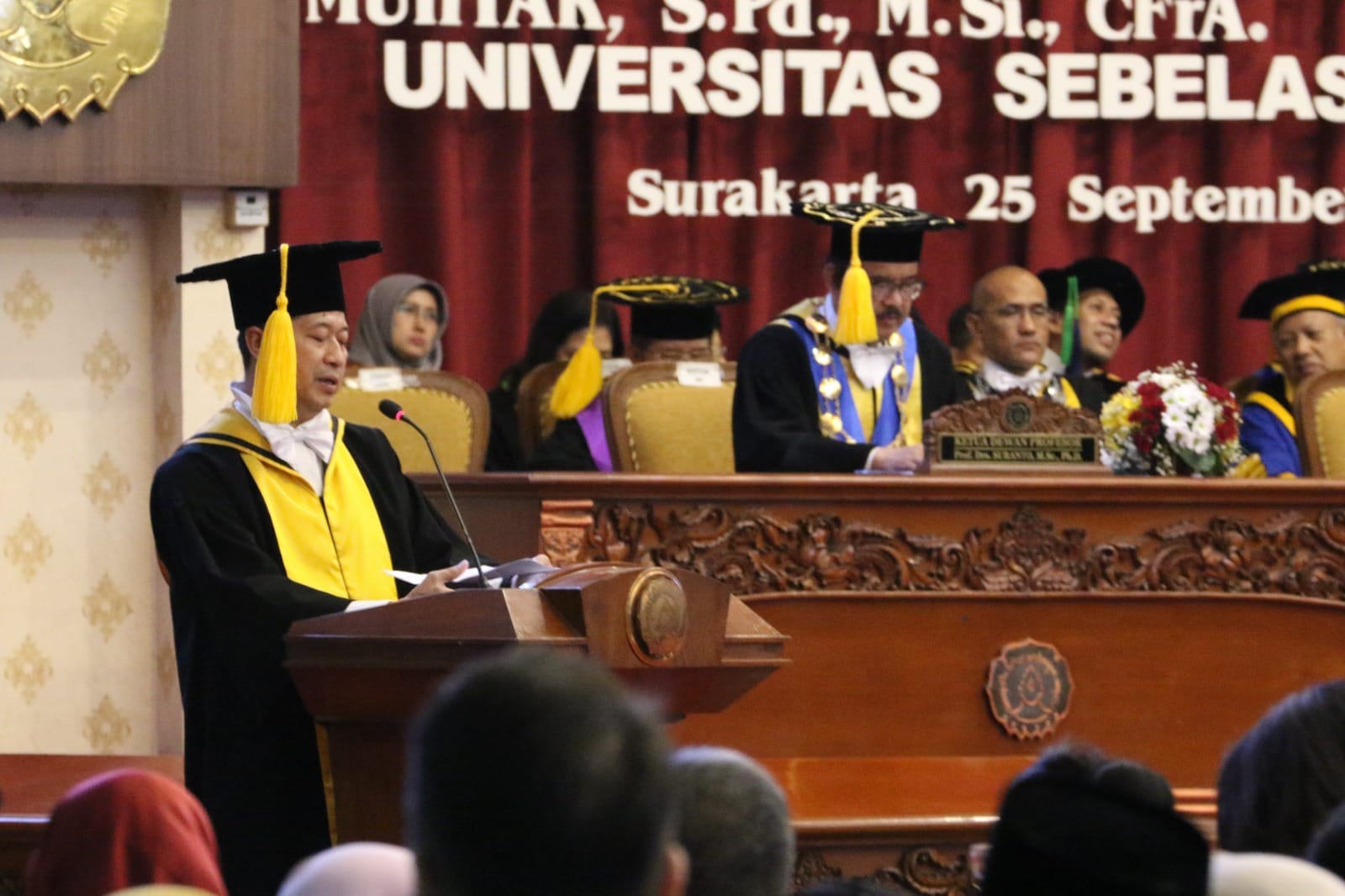 Pakar Hukum Fakultas Hukum Universitas Sebelas Maret (FH UNS) Surakarta, Prof. DR Yudho Taruno Muryanto SH. MHum hari ini dikukuhkan sebagai Guru Besar Bidang Ilmu Hukum Korporasi dan Investasi