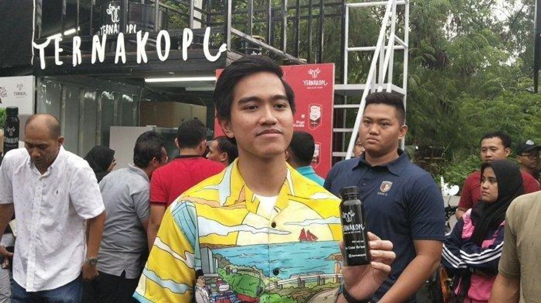 Kaesang Pangarep di sebuah acara peluncuran gerai Ternakopi.