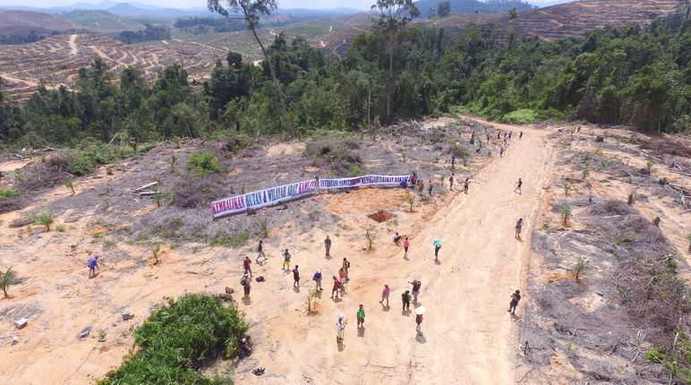 Protes warga Kinipan buntut dari konflik agraria dengan perusahaan sawit tahun 2019.