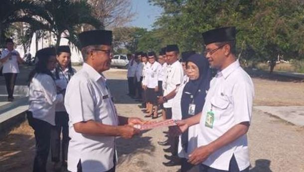 16 PNS di Lingkup Kantor Kementrian Agama Kabupaten Kupang Terima SK Kenaikan Pangkat