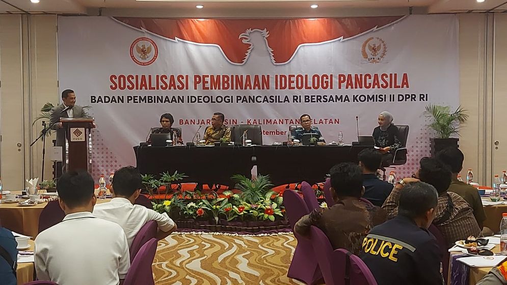 Rifqinizamy menjadi pembina dalam sosialisasi bersama Badan Pembinaan Ideologi Pancasila (BPIP) di Hotel Fugo Banjarmasin 