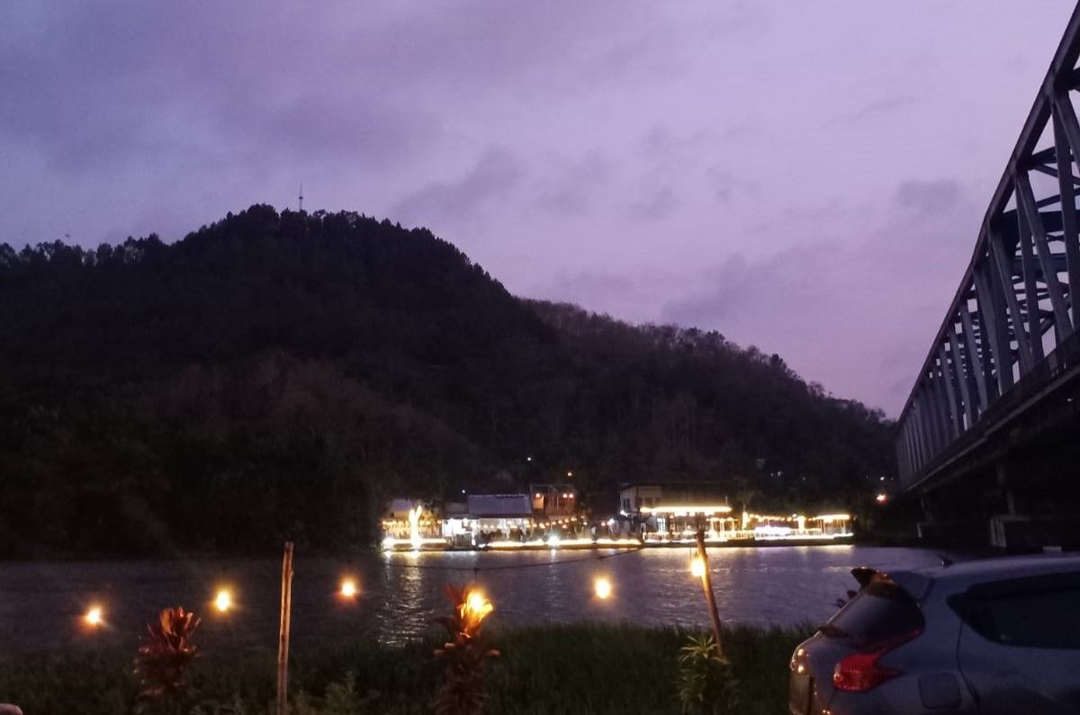Senja di Tepi Sungai Serayu