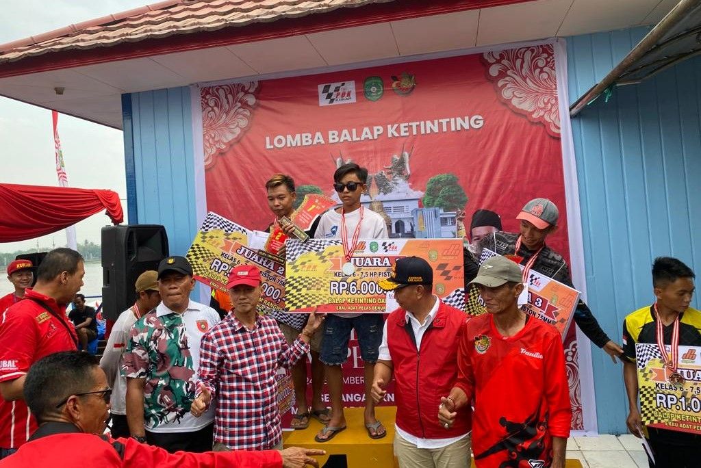  Eno dan Murjani Rebut Juara Pertama Lomba Balap Ketinting