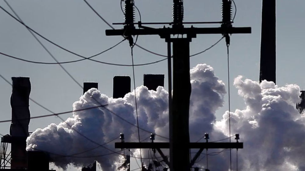 Uap Mengalir dari Cerobong Pabrik Baja di Kota Industri Port Kembla