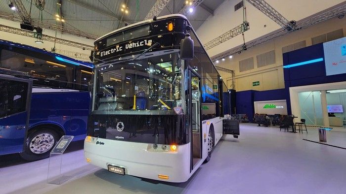 Penampakan bus listrik dari PT Energi Makmur Buana (INVI), anak usaha Indika Energy di GIIAS 2023.