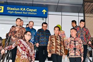 Pj. Gubernur Jabar Pastikan UMKM Isi Berbagai Stand di Stasiun Pemberhentian Kereta Cepat Whoosh