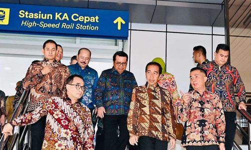 Pj. Gubernur Jabar Pastikan UMKM Isi Berbagai Stand di Stasiun Pemberhentian Kereta Cepat Whoosh