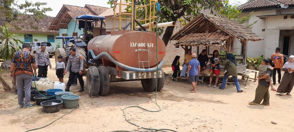  PTPN VII Unit Bekri terpanggil untuk memberi solusi bagi warga yang tinggal di daerah penyangga perusahaan dengan membantu penyediaan air bersih.