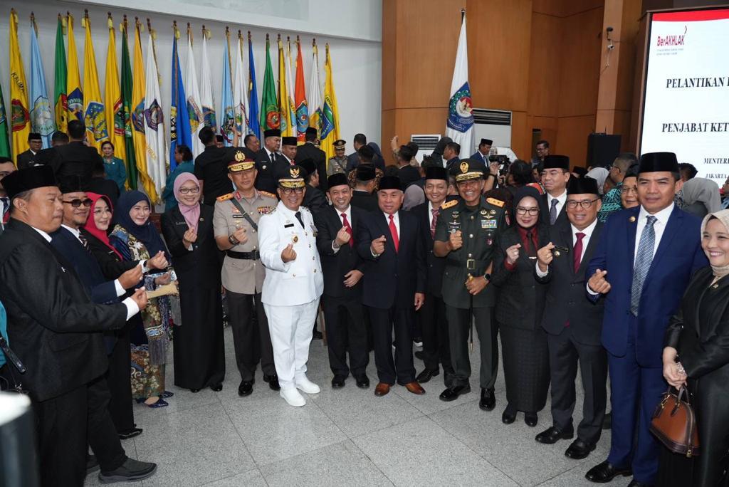 Akmal bersama Isran, Hadi, Forkopimda Kaltim, wakil rakyat, dan para kepala daerah.