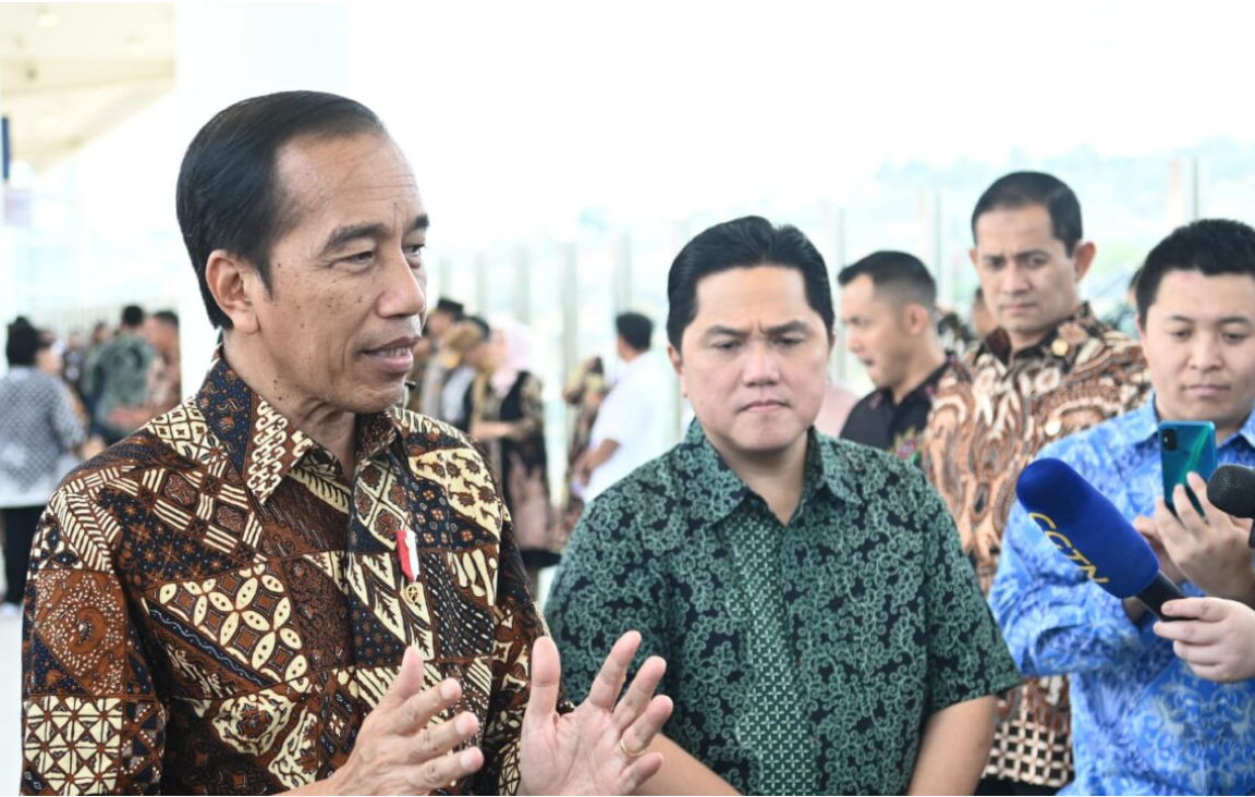 Presiden Jokowi memberikan keterangan Selepas Menaiki Kereta Cepat Whoosh 