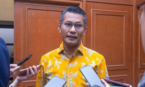 Juru Bicara Kemenperin, Febri Hendri Antoni Arif