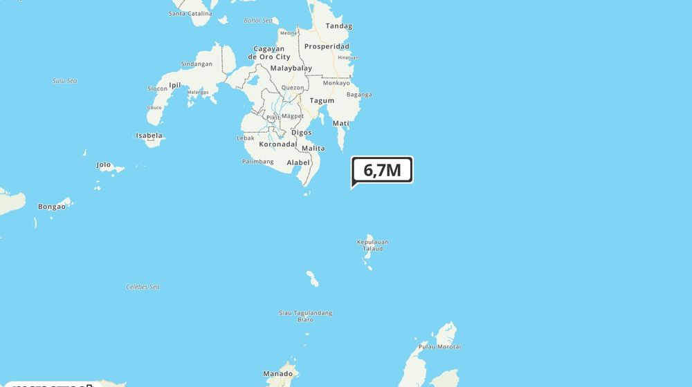 Pusat gempa berada di laut 116 km BaratLaut Pulau Karatung